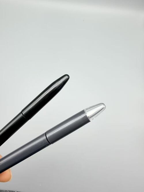Blog công ty mới nhất về Bao bì bút trang điểm bông hai kiểu cho nước mắt lỏng & mực môi